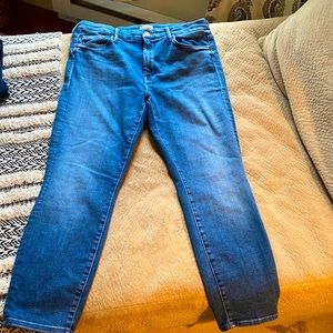 MOTHER Looker cropped jeans.  Size 32.